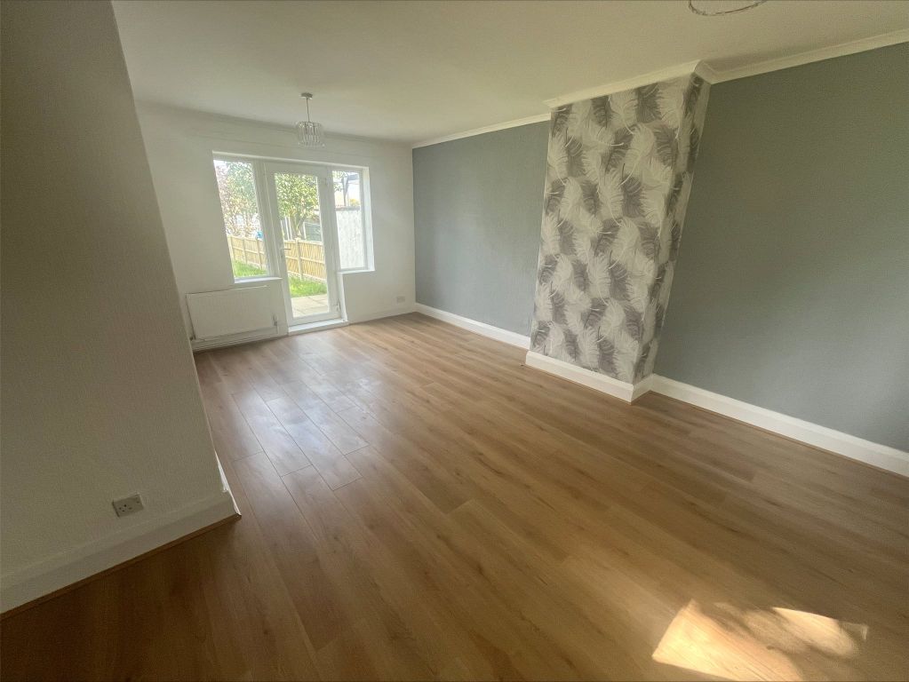 Property photo 2 of 13 Lounge