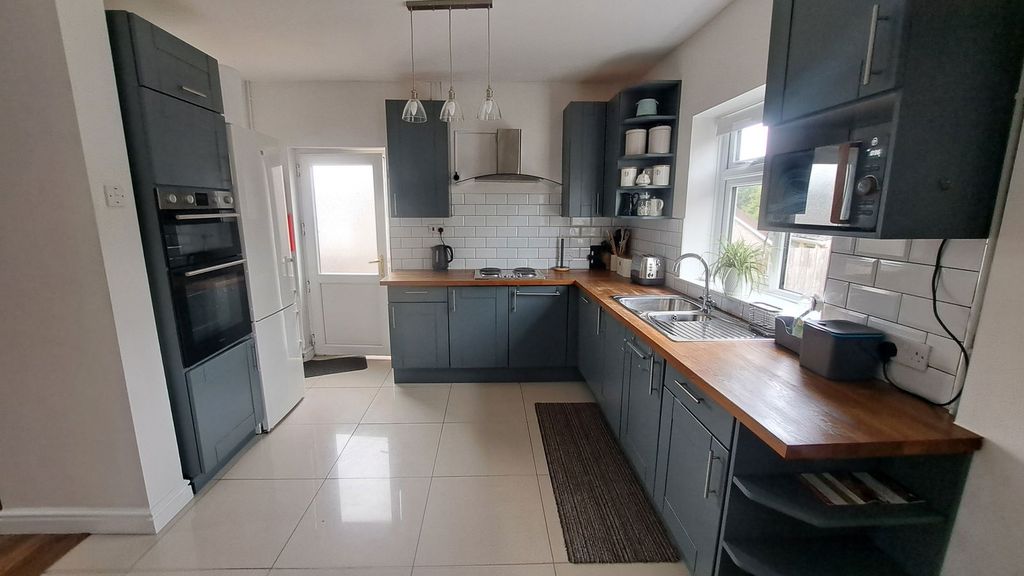 Property photo 2 of 25