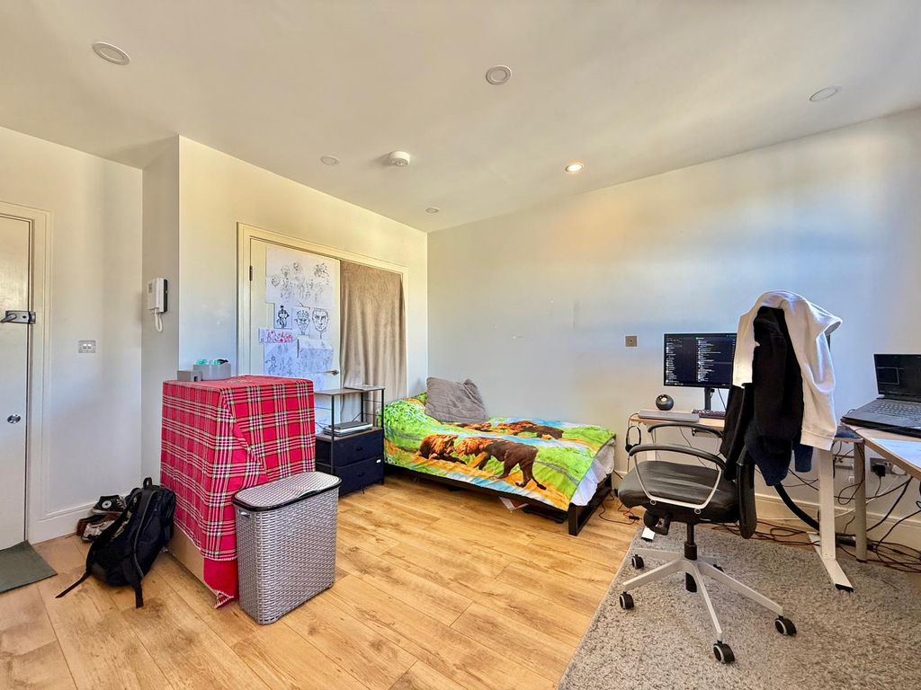 Property photo 3 of 7 Image