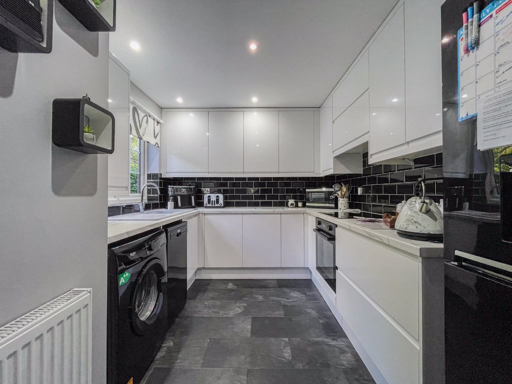 Property photo 2 of 18 4323574