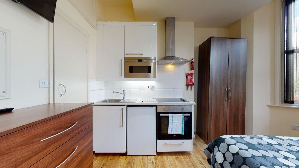 Property photo 2 of 7 Kitchen