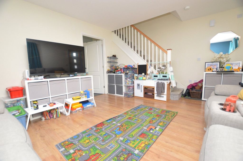 Property photo 3 of 10 Living Room