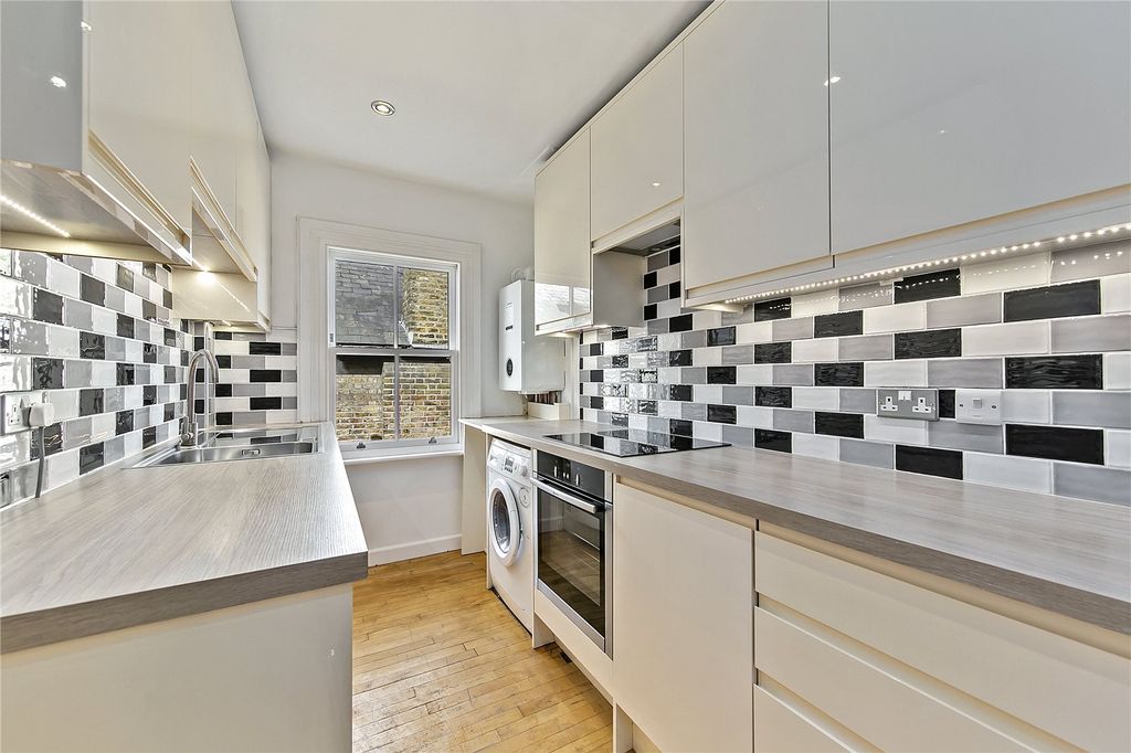 Property photo 3 of 10 Picture No. 18