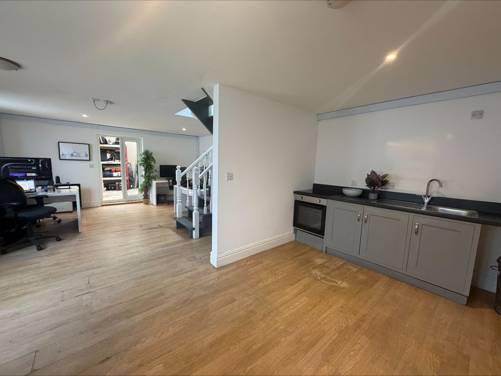 Property photo 3 of 25