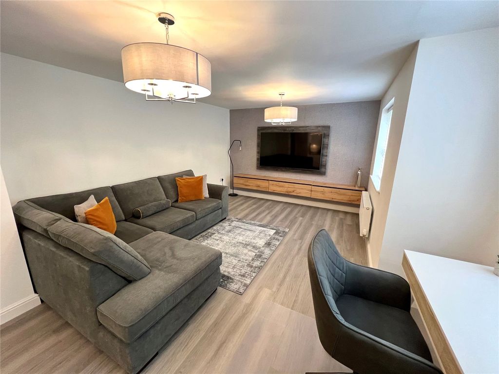 Property photo 2 of 6 Lounge