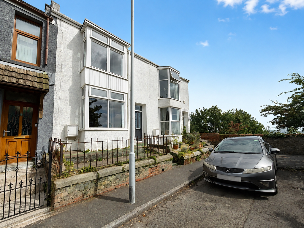 Property photo 2 of 31