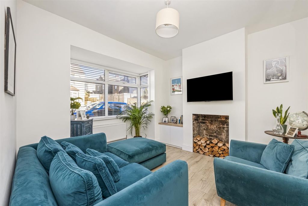 Property photo 2 of 17 Sitting Room