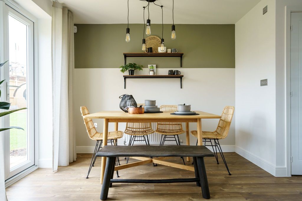Property photo 3 of 12 A Wonderful Space For Family Dinners Or Entertaining