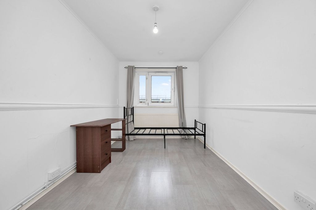 Property photo 3 of 24