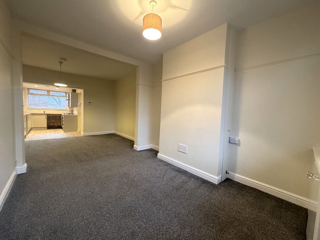 Property photo 2 of 11 Living Room