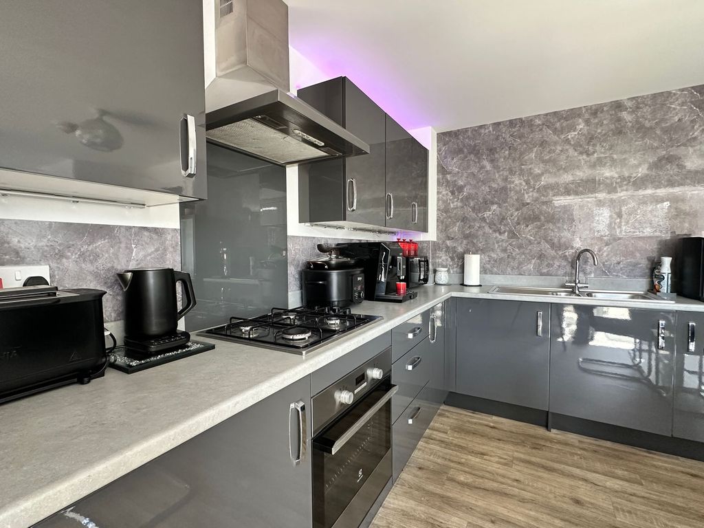 Property photo 3 of 48