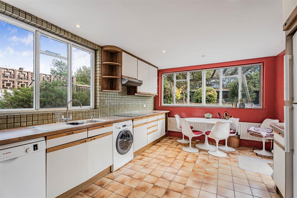 Property photo 3 of 30