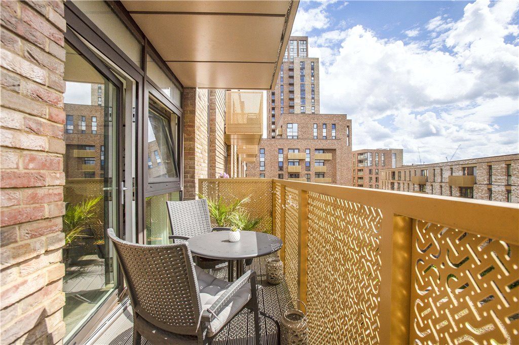 Property photo 3 of 17 Balcony