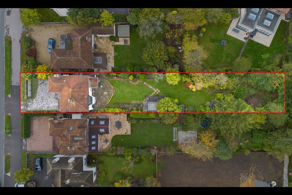 Property photo 1 of 8 Elsfield Way - Plot Outline