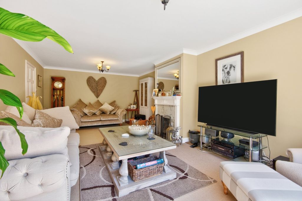 Property photo 3 of 23 Drawing Room