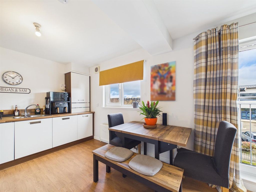 Property photo 2 of 14 Cam01486G0-Pr1007-Still005.Jpg