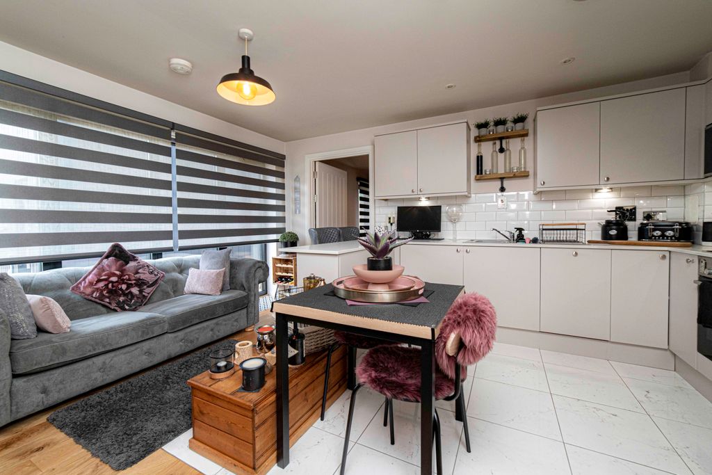 Property photo 2 of 12 Picture 2