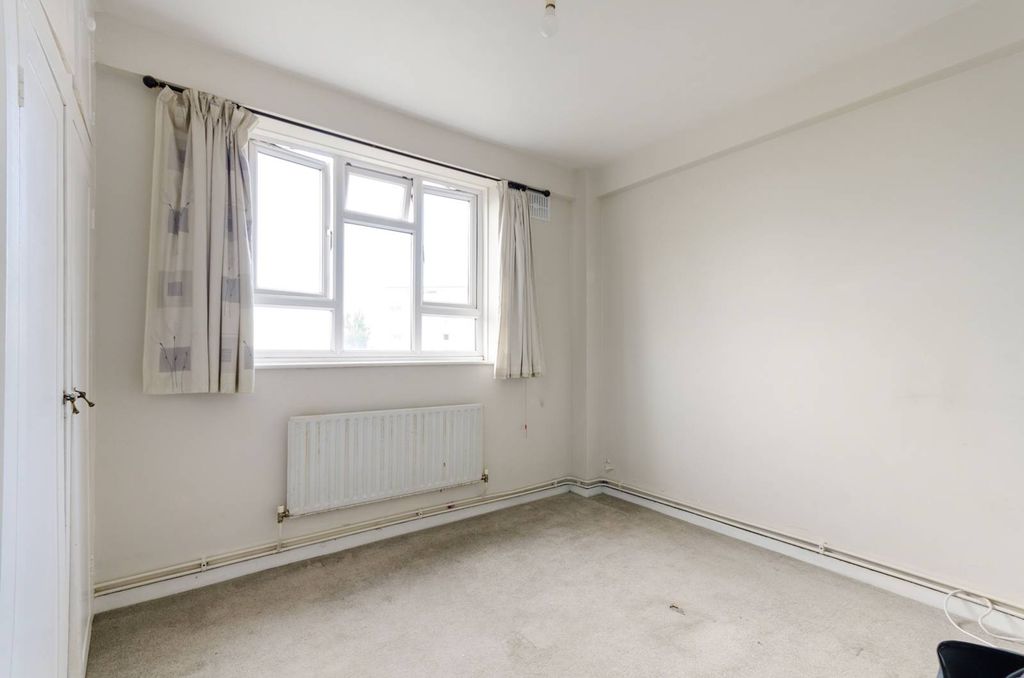 Property photo 3 of 8