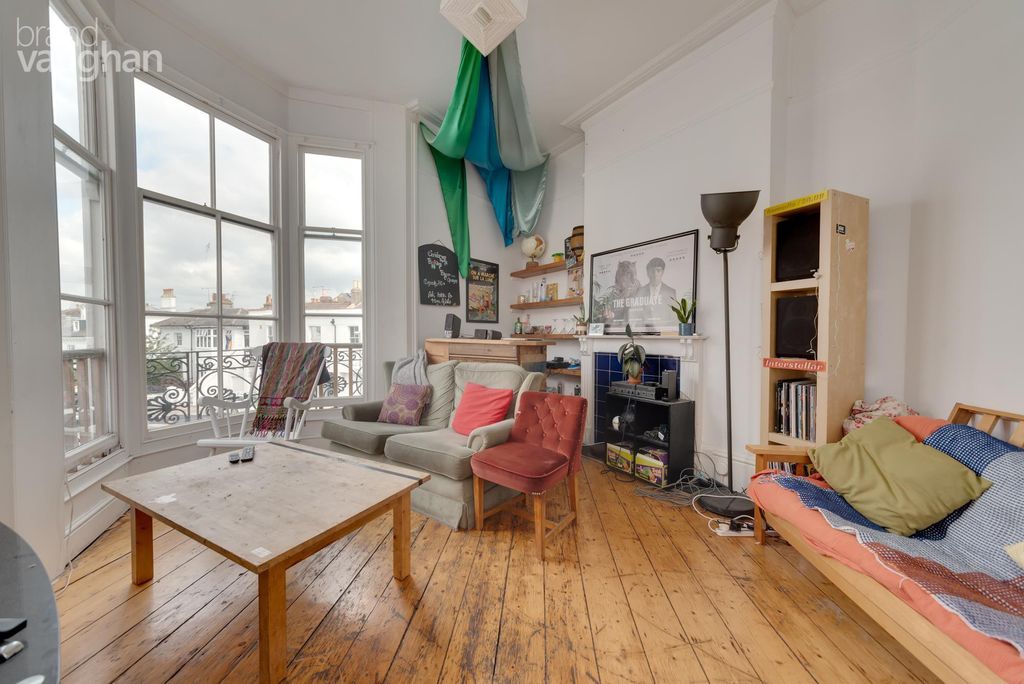 Property photo 2 of 7 Living Room