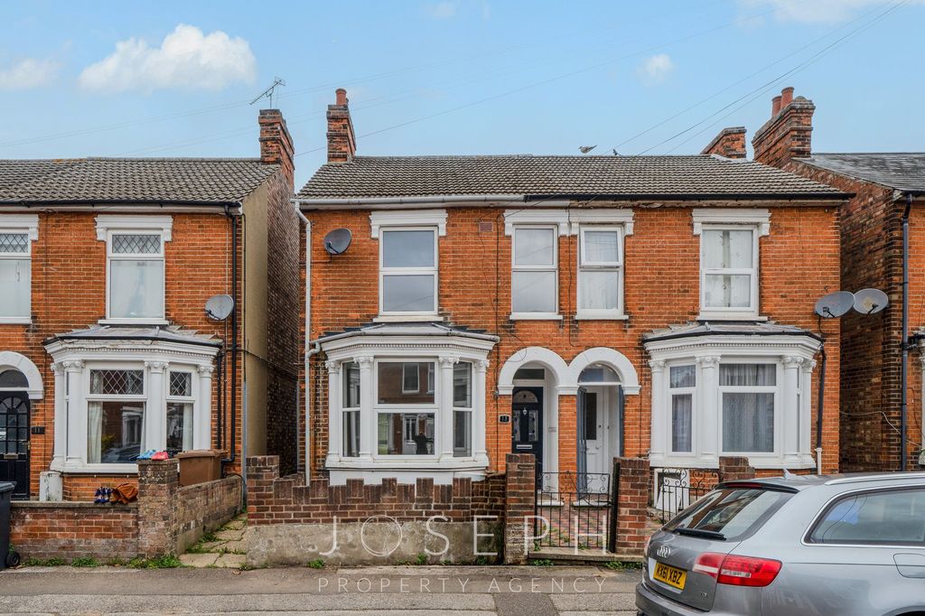 Property photo 1 of 12