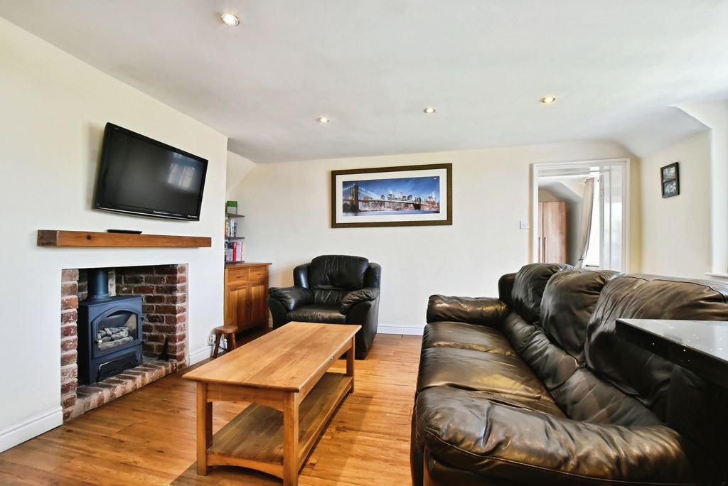 Property photo 3 of 17 Photo