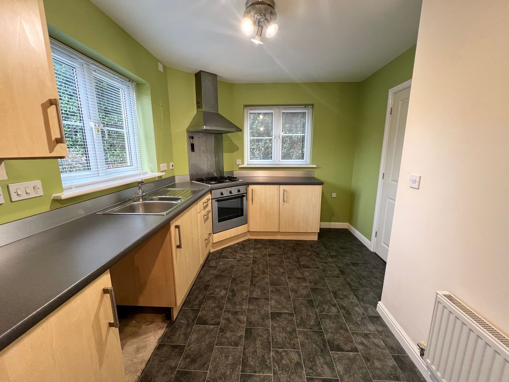 Property photo 2 of 6 Kitchen Cf33