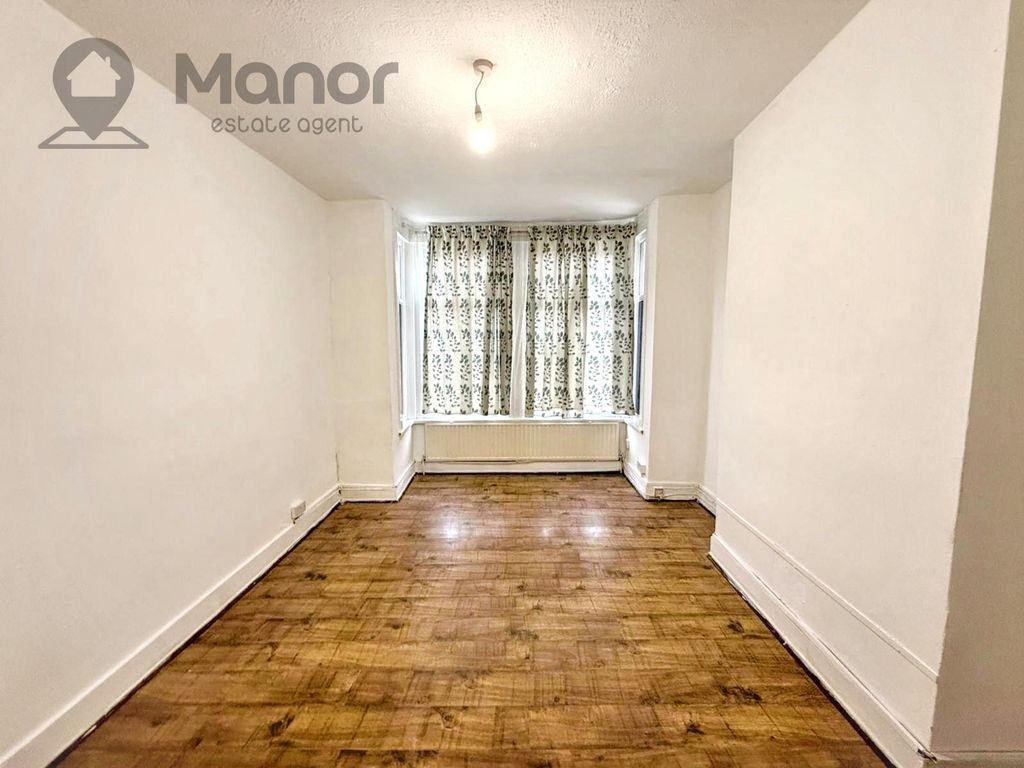 Property photo 3 of 15 Living Room