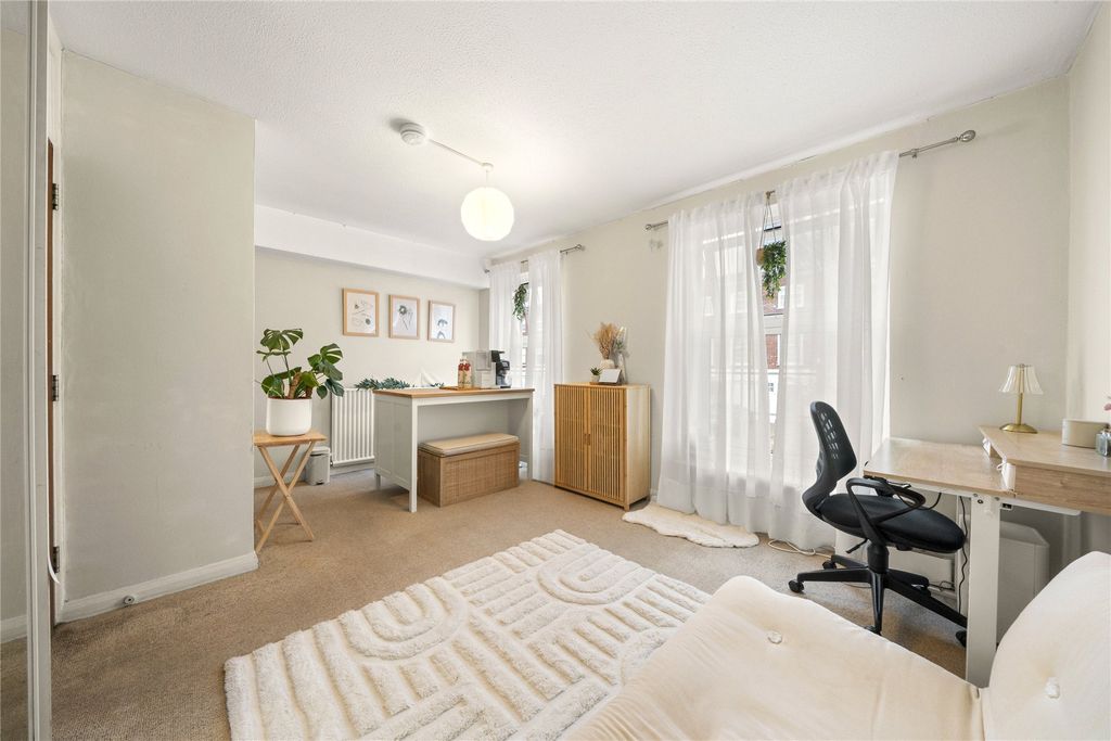 Property photo 3 of 10 Picture No. 05