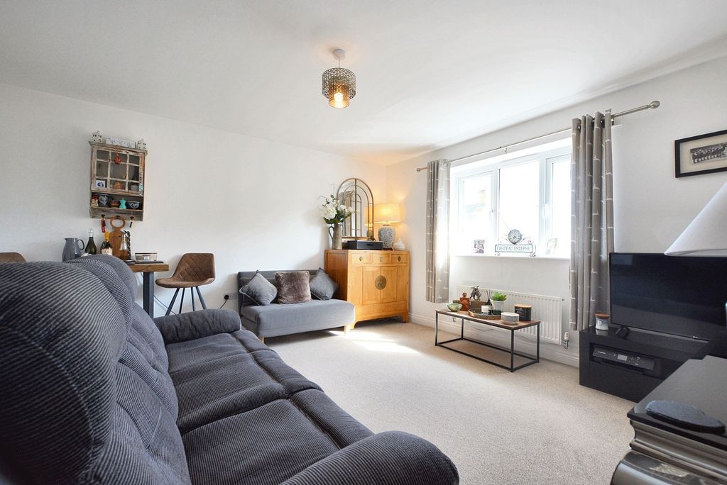 Property photo 2 of 12 Living Room