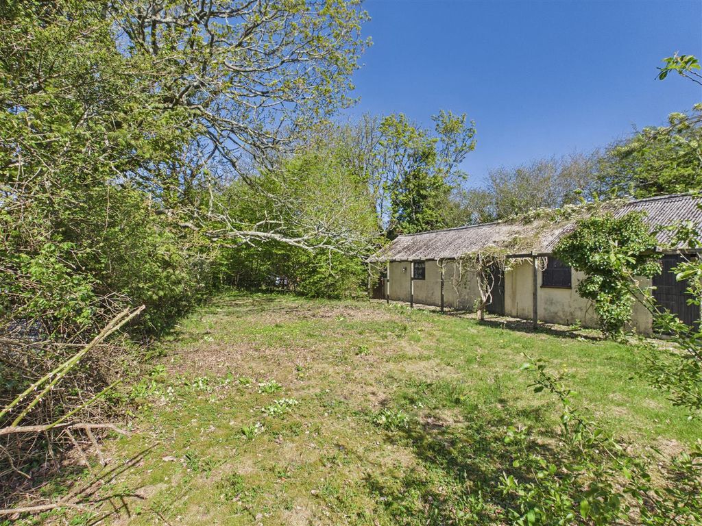 Property photo 3 of 24 Cam05016G0-Pr0186-Still022.Jpg
