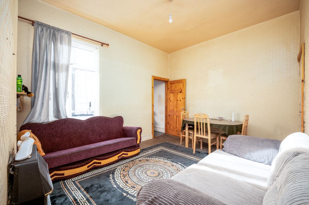 Property photo 2 of 19 02