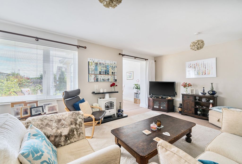 Property photo 2 of 19 1319002-14-6867ee...