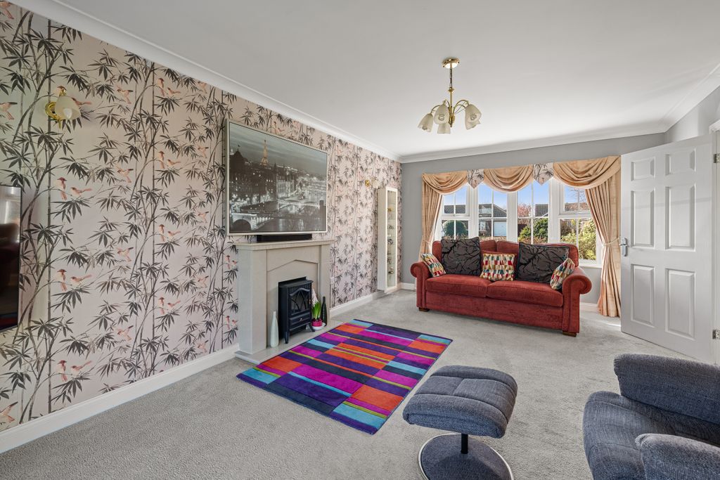 Property photo 2 of 27