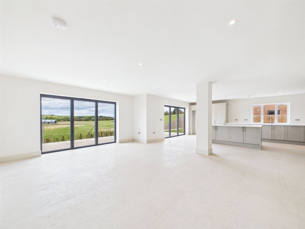 Property photo 3 of 31 Picture No. 34