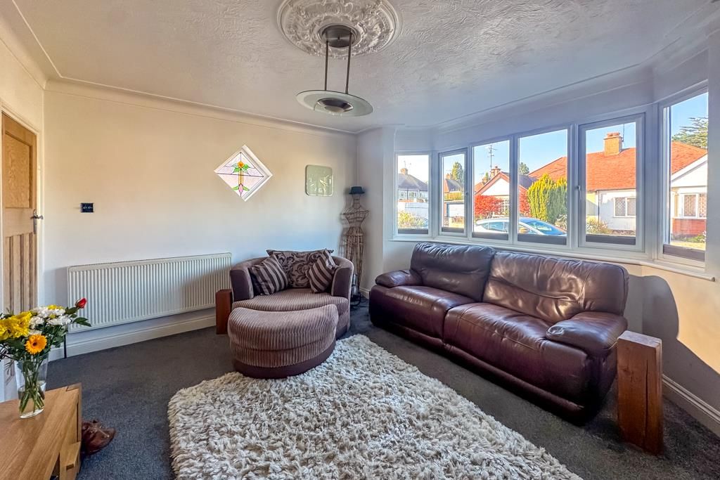 Property photo 3 of 28 Lounge