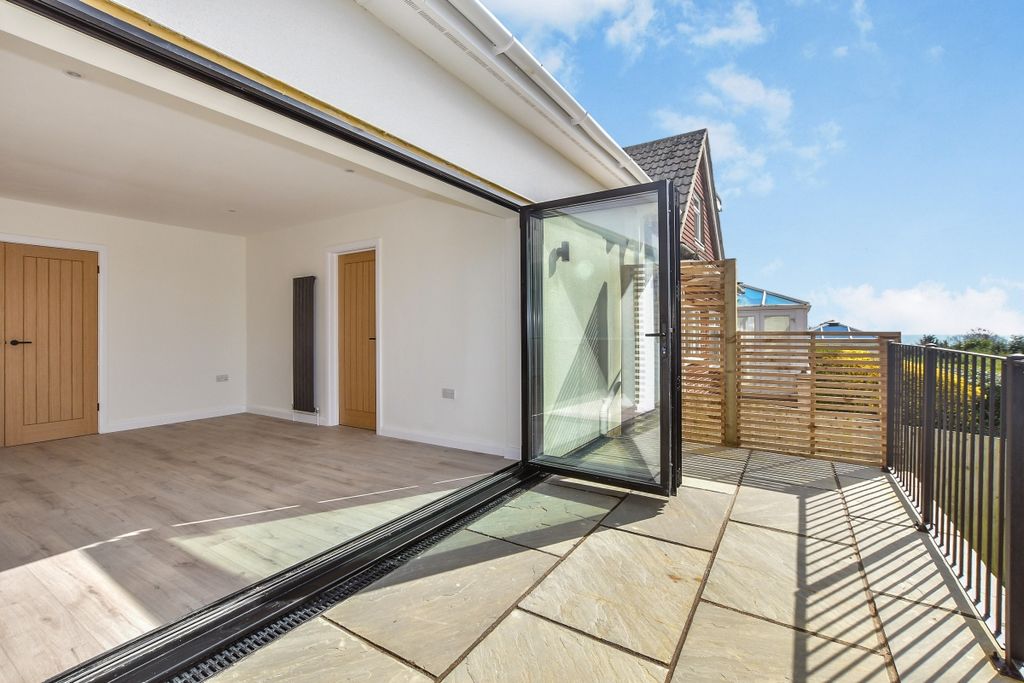 Property photo 3 of 30 Bi-Folds