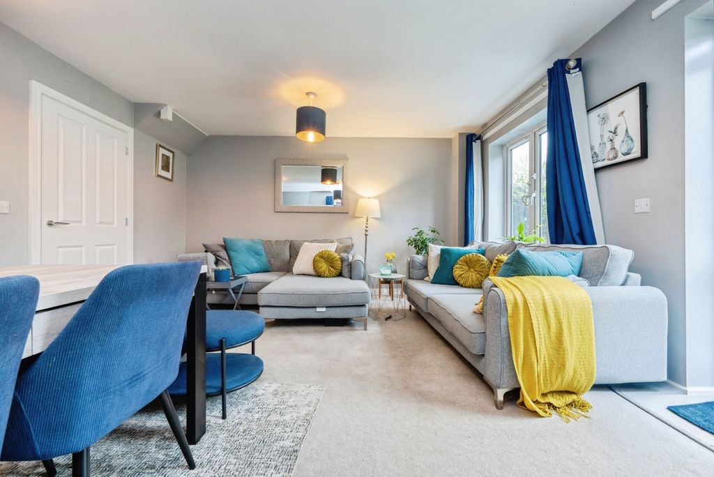 Property photo 3 of 27 Pbox-Img.Jpg