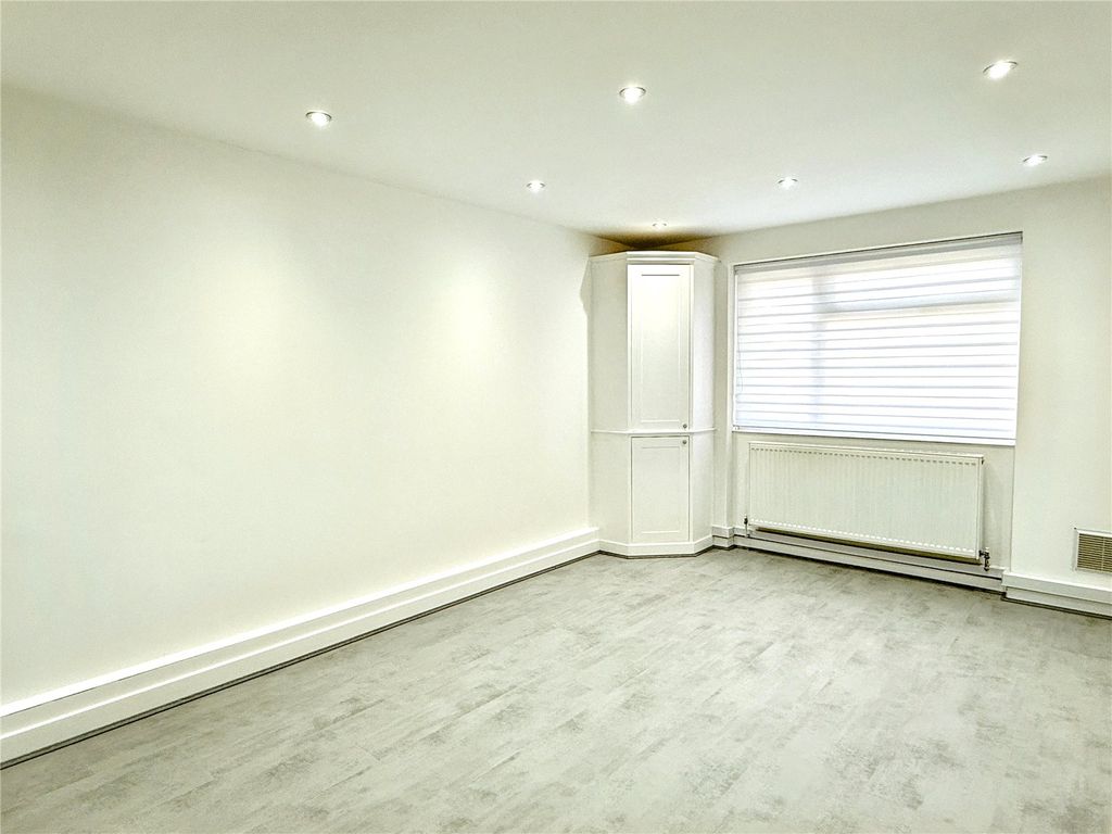 Property photo 2 of 12 Picture No. 18