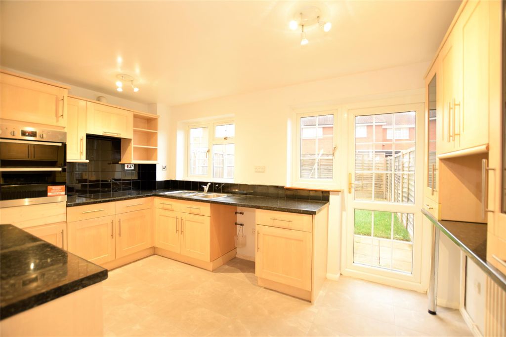 Property photo 2 of 8 Kitchen