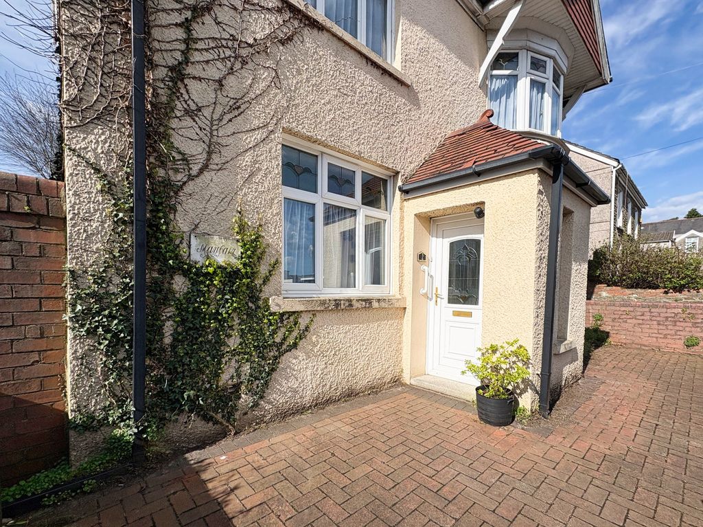 Property photo 2 of 31