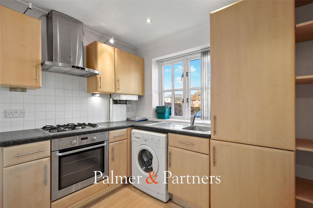 Property photo 2 of 8 Picture No. 15