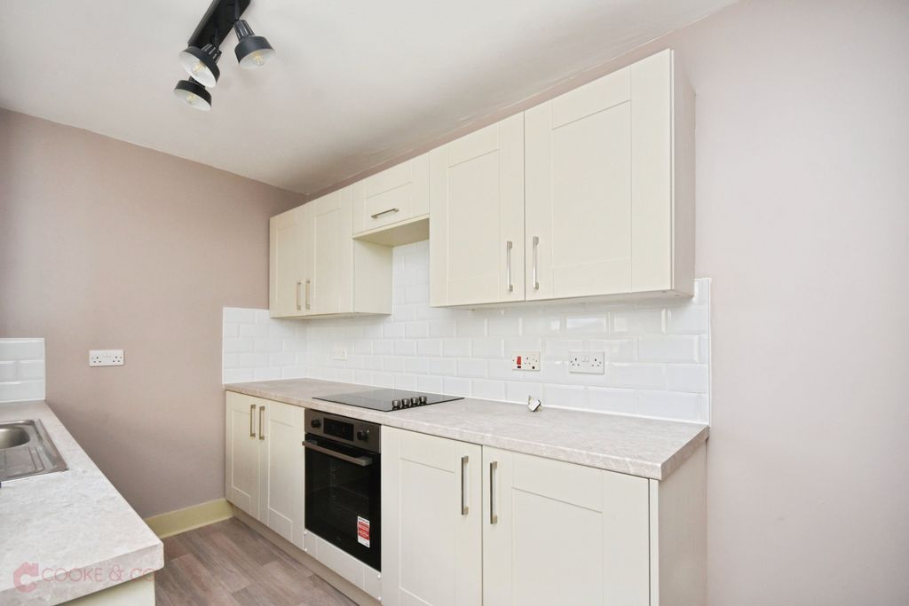 Property photo 2 of 9