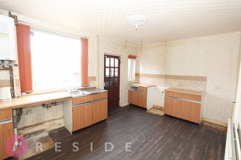 Property photo 3 of 10 Dining Kitchen