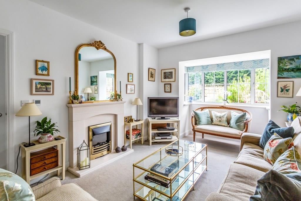 Property photo 2 of 17 1-Holly-Close-25.Jpg