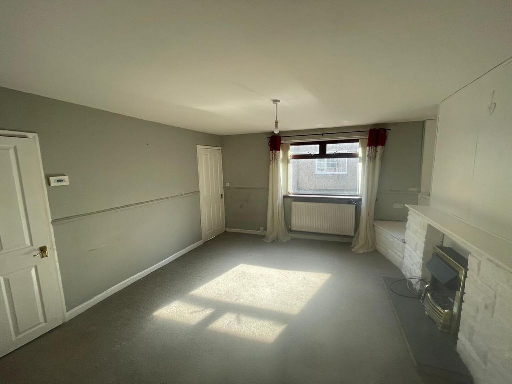 Property photo 2 of 12 Living Room