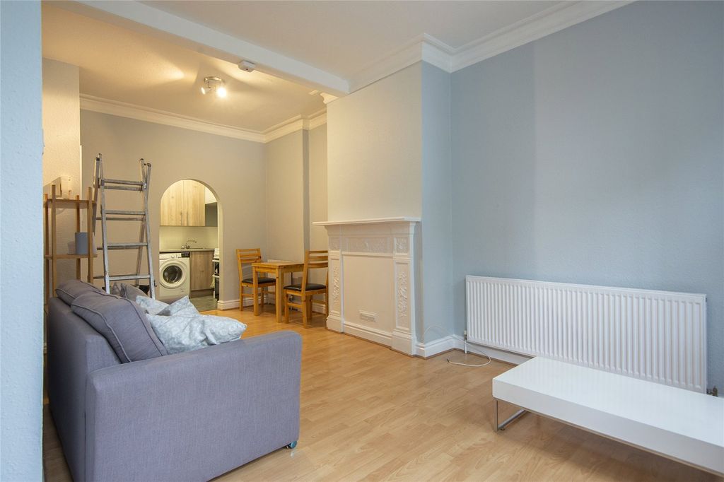 Property photo 2 of 6 Studio