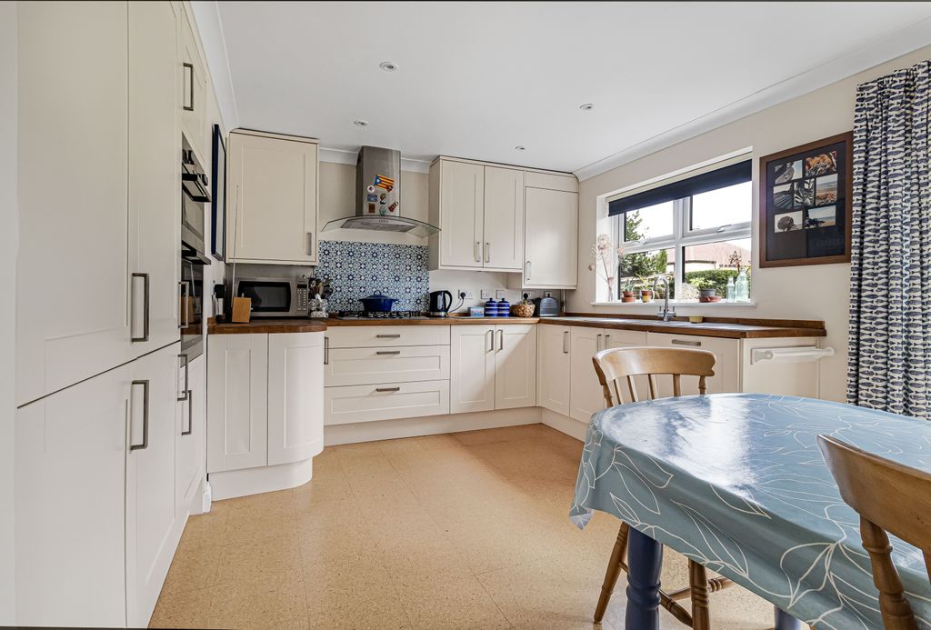 Property photo 3 of 29 2173857