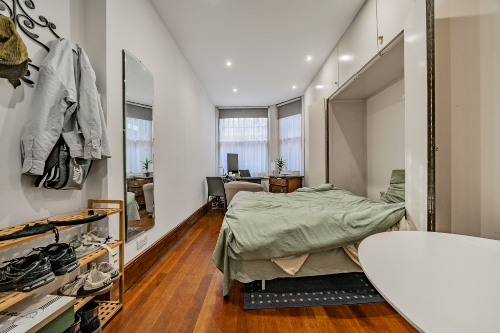 Property photo 1 of 6 Studio For Rent