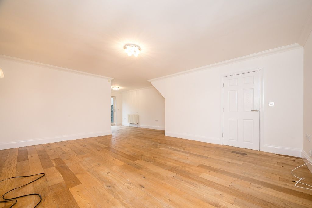 Property photo 2 of 17 5209601