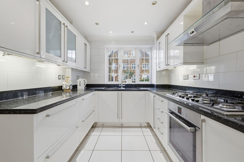 Property photo 2 of 28 Kitchen